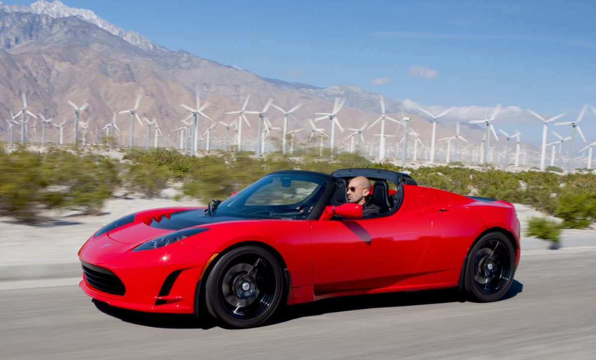 primeiro carro produzido pela tesla em 2008, chamado de roadster